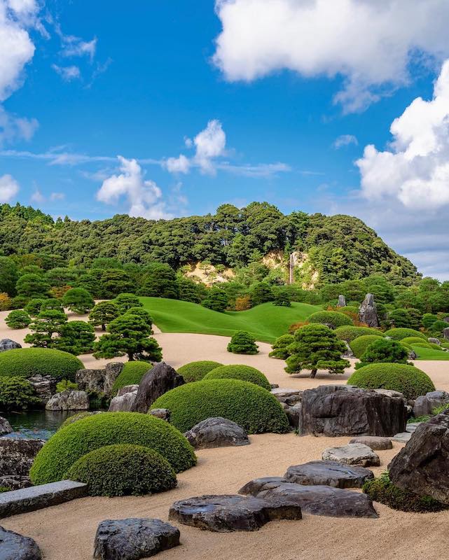 Japanese Zen gardens - adachi museum of art